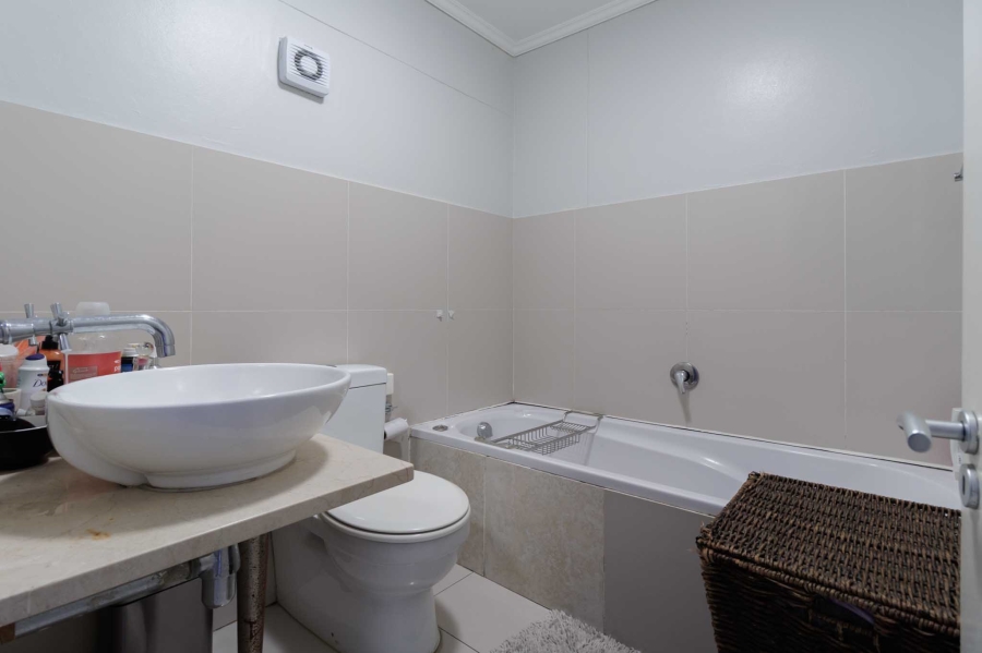 To Let 2 Bedroom Property for Rent in Hout Bay Beachfront Western Cape